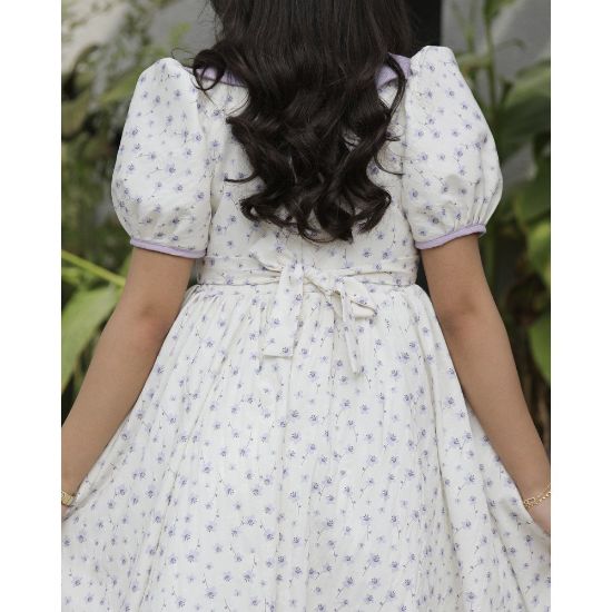 صورة فستان بناتي زهور بنفسجي | تصميم بقطعة صدر منسدلة وحزام - 1140